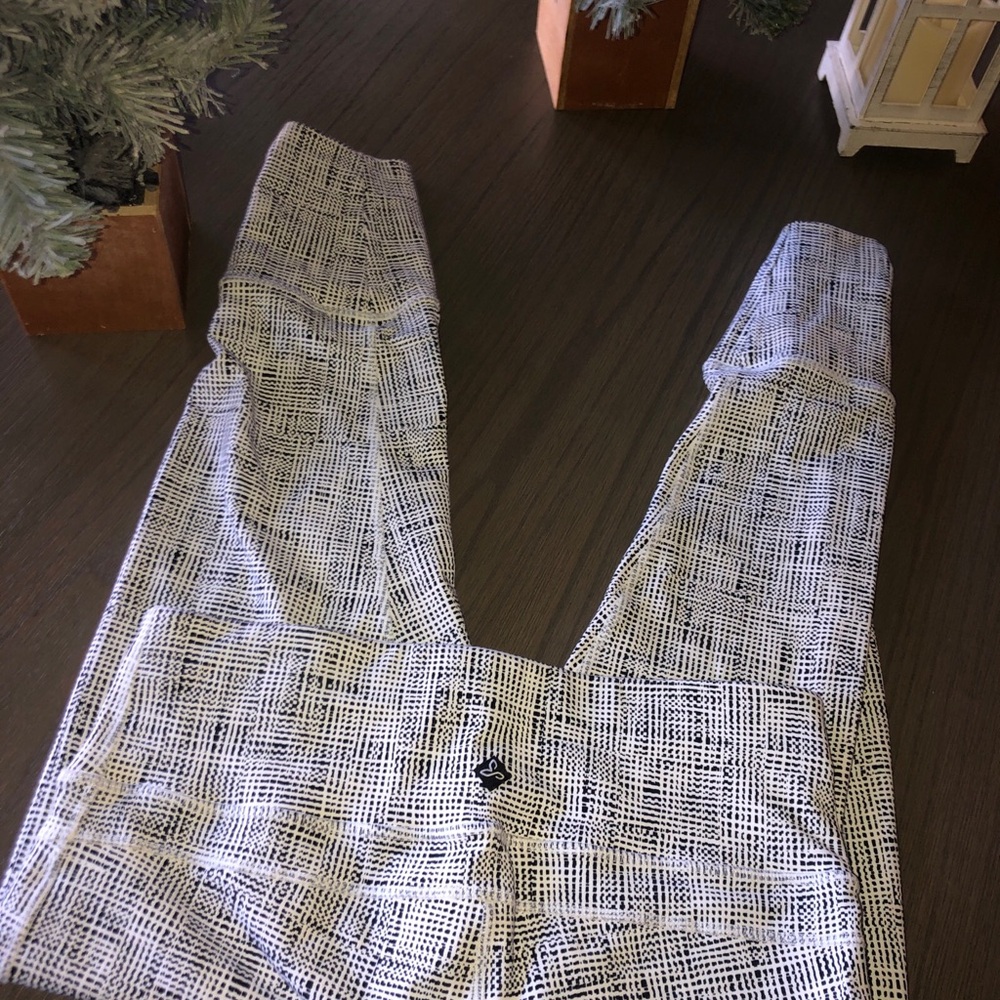 Prana 🖤 white leggings Sz 6